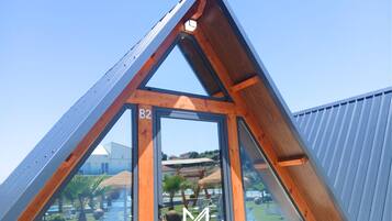 Vista frontal de la propiedad