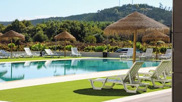 Piscine couverte, piscine extérieure (ouverte en saison)
