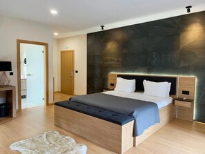 Superior Double Room | Soundproofing, iron/ironing board, free WiFi, bed sheets - Hotel Lena Village (Mortagua)