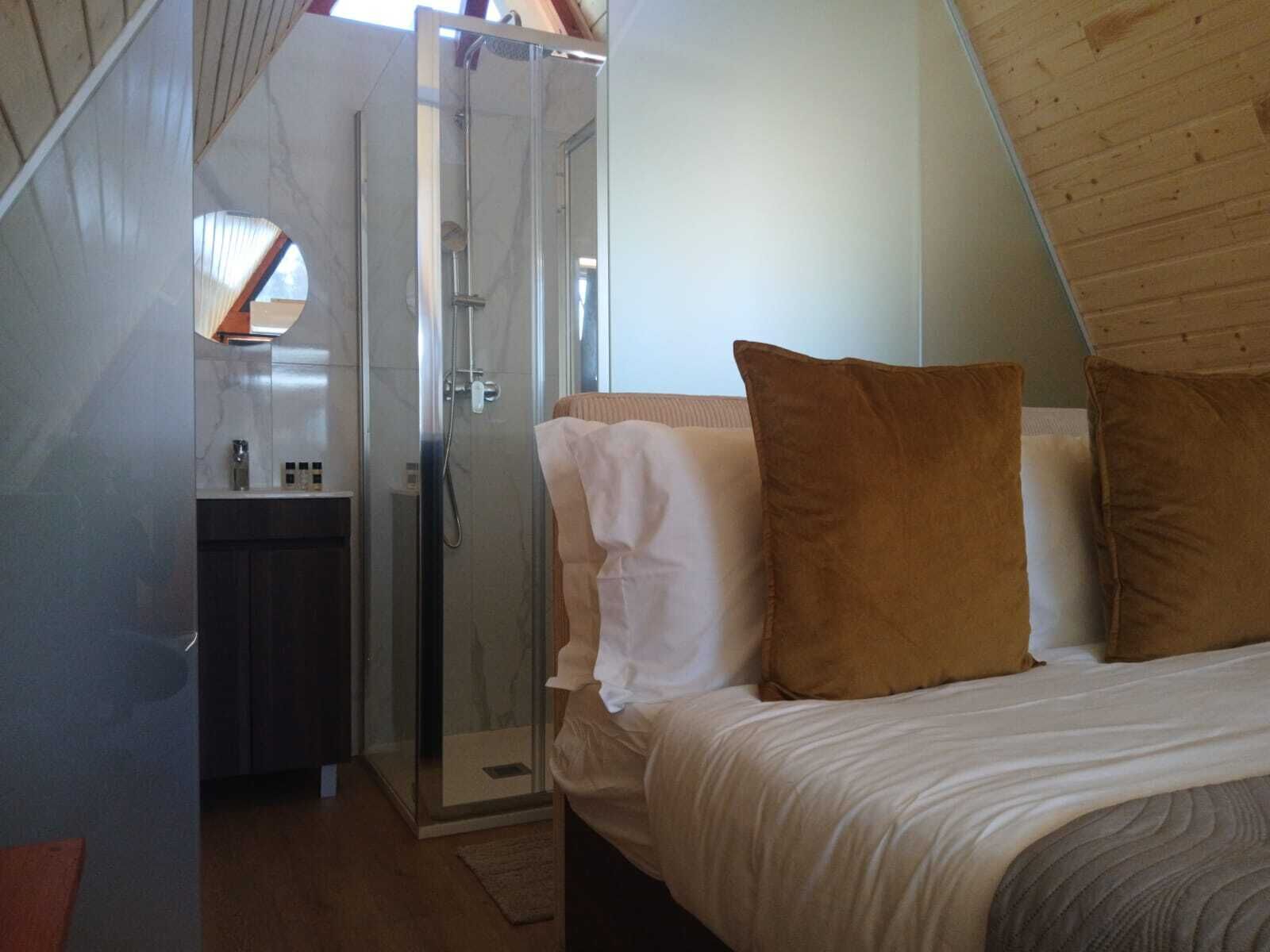 Family Cabin | Soundproofing, iron/ironing board, free WiFi, bed sheets