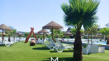 Een seizoensgebonden buitenzwembad