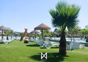 En säsongsöppen utomhuspool