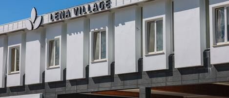 Fachada de la propiedad