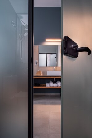 Classic Double or Twin Room | Bathroom | Rainfall showerhead, hair dryer, towels - Twin Circle Athens (Athens)