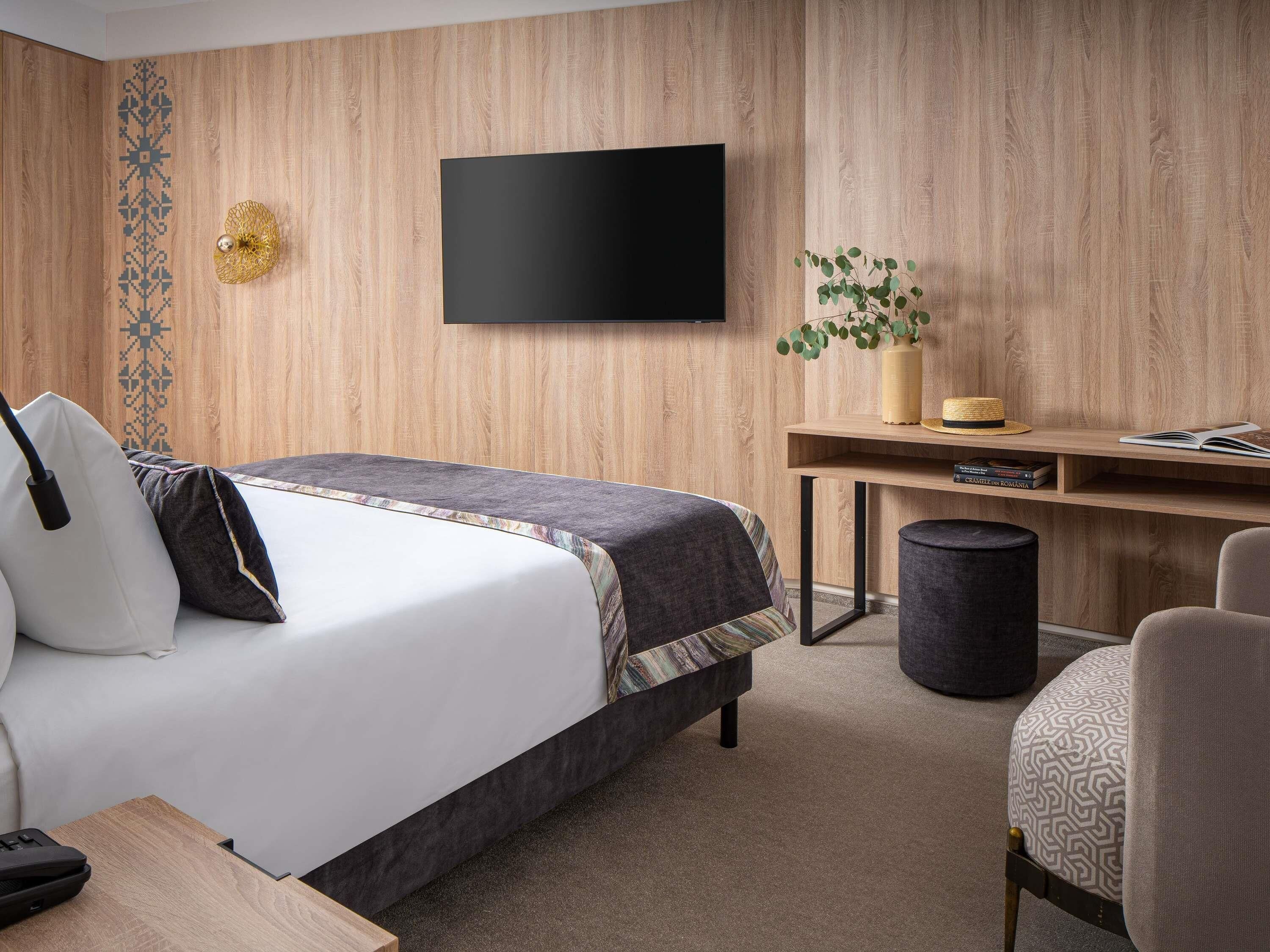 Suite, 1 Bedroom | Premium bedding, free minibar, in-room safe, desk