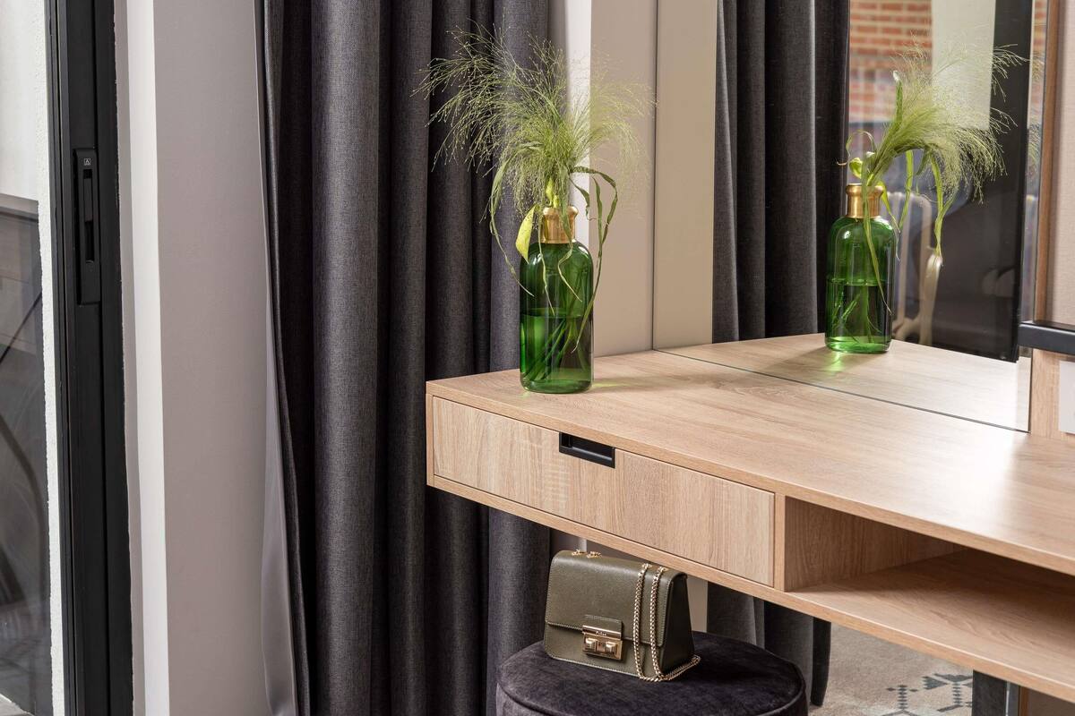Habitació superior, 1 llit doble | Roba de llit d'alta qualitat i minibar gratuït