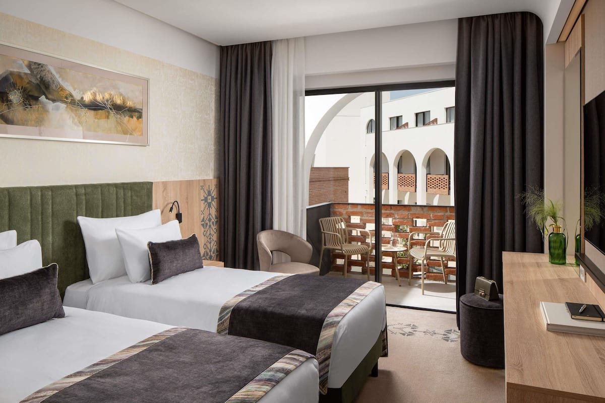 Superior Room, 2 Single Beds | Premium bedding, free minibar, in-room safe, desk