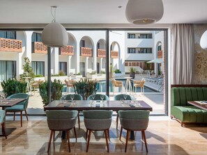 Daily buffet breakfast for a fee - Mercure Conacul Cozieni (Ganeasa)