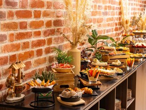 Breakfast, lunch and dinner served