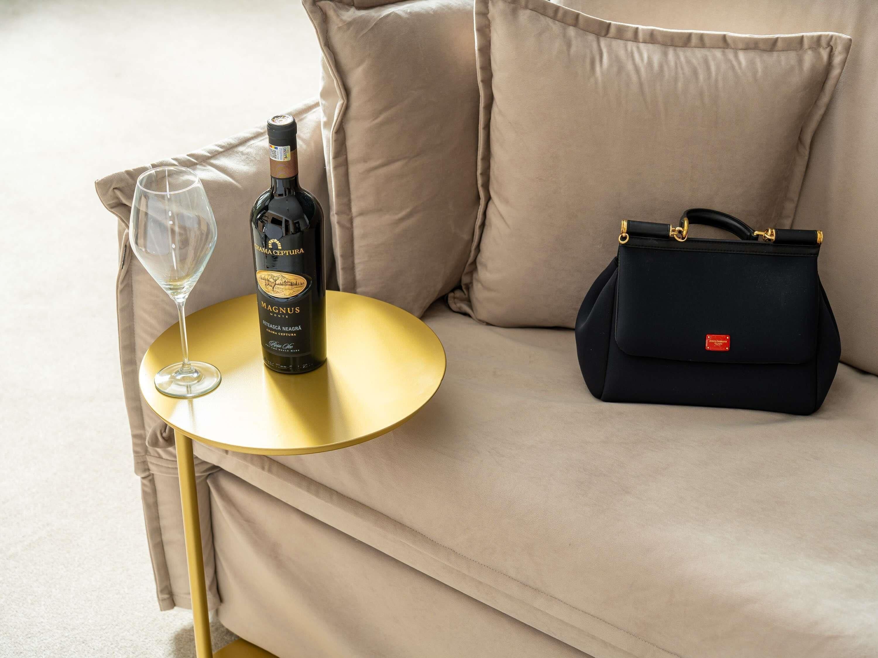 Premium bedding, free minibar, in-room safe, desk