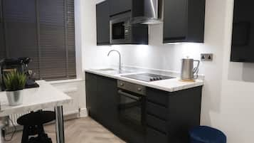 City Apartment | Private kitchen | Electric kettle