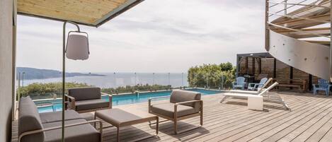 Outdoor pool, a heated pool