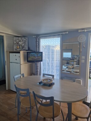 Dining - Mobil Home 6 Personnes Avec Accès à la mer (Le Portel)