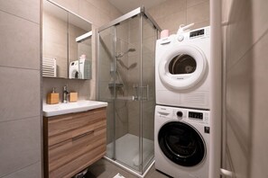 Shower, hair dryer, towels, shampoo