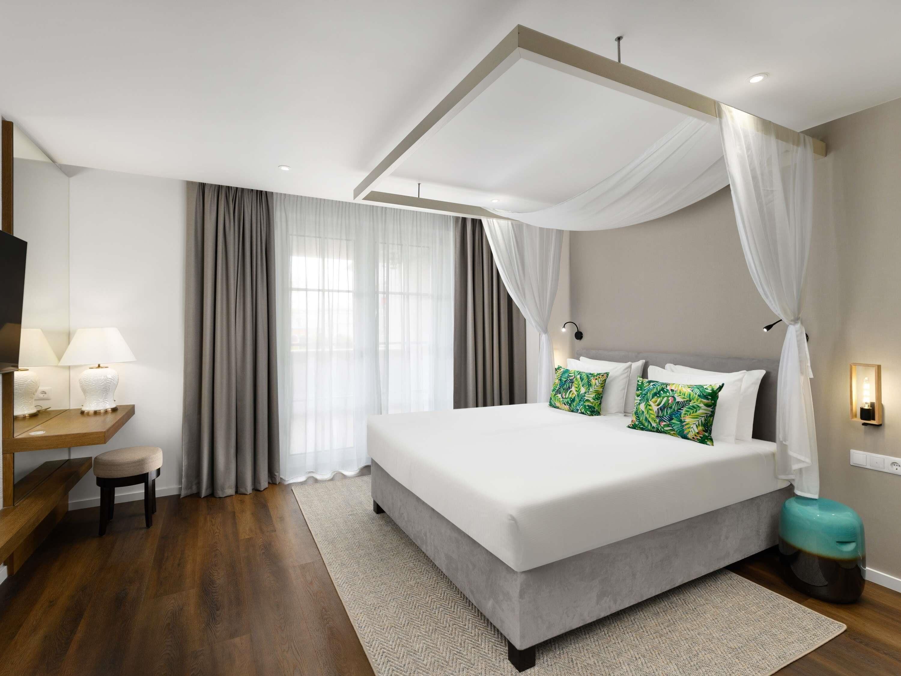 防过敏的被褥、迷你吧、客房内保险箱、办公桌