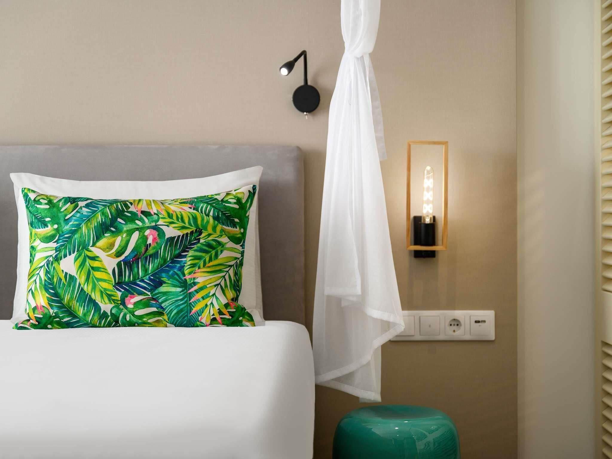Suite junior, 1 cama de matrimonio grande (Superior) | Ropa de cama hipoalergénica, minibar, caja fuerte y escritorio