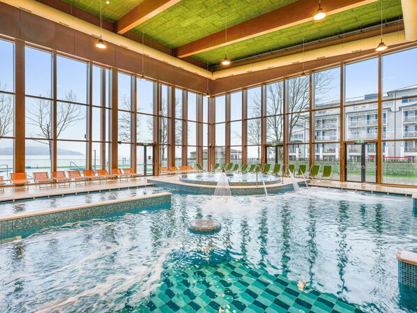 2 piscines intérieures
