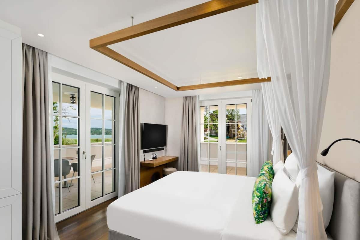 Deluxe Suite, Multiple Beds