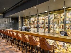 3 bars, bar en milieu de piscine, bar en bord de piscine