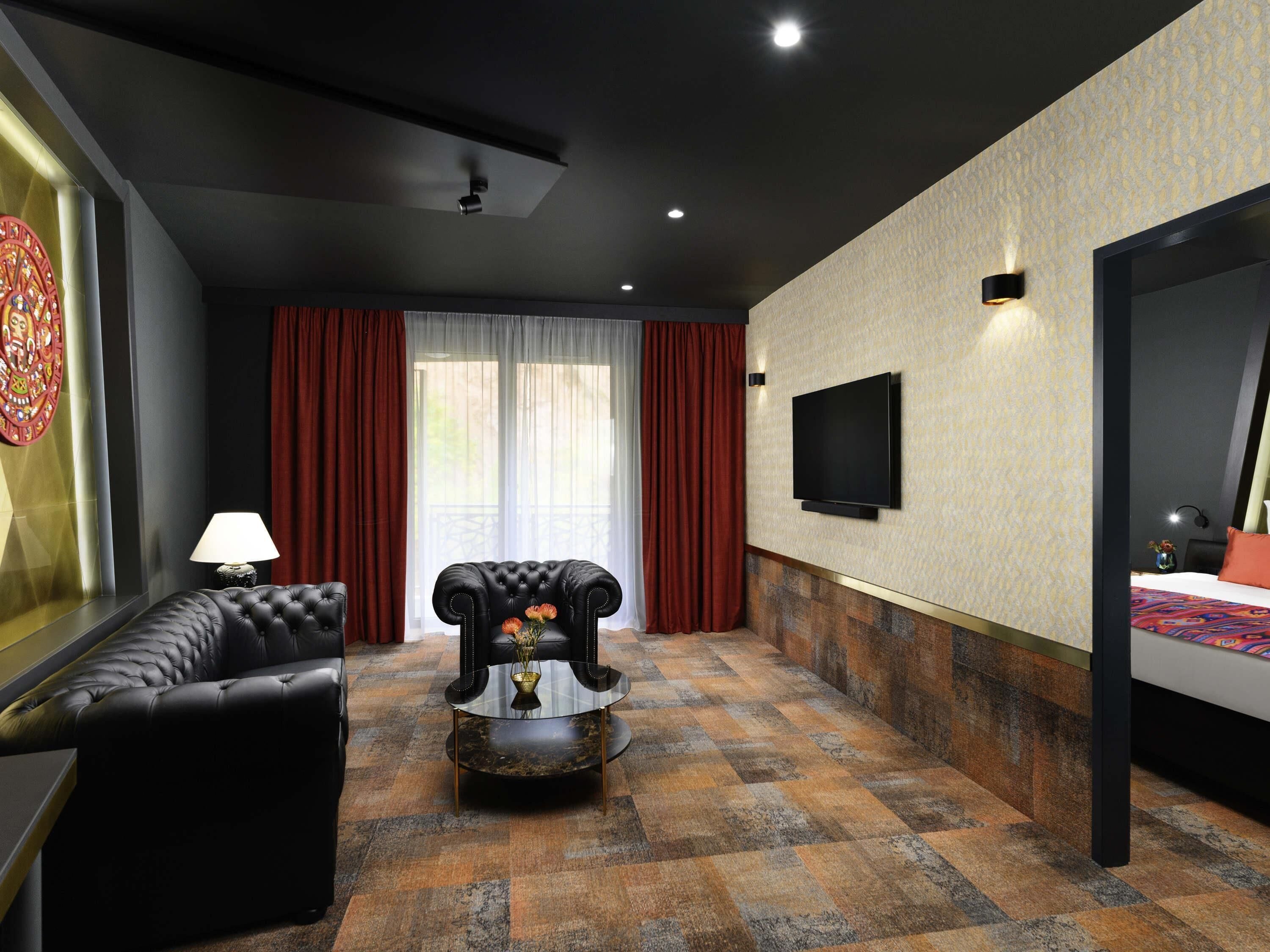 Junior Suite, 1 King Bed | Hypo-allergenic bedding, minibar, in-room safe, desk