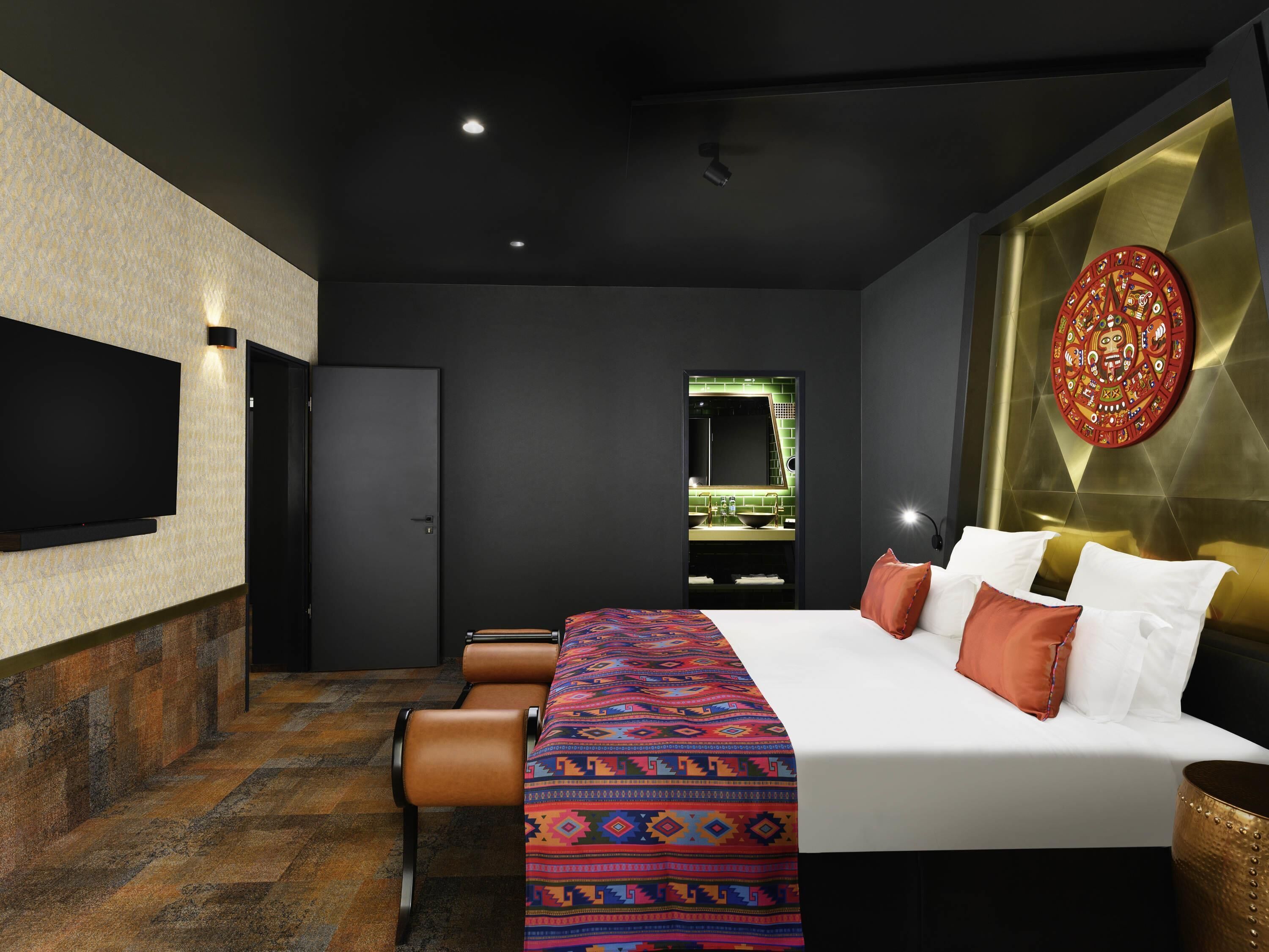 Hypo-allergenic bedding, minibar, in-room safe, desk