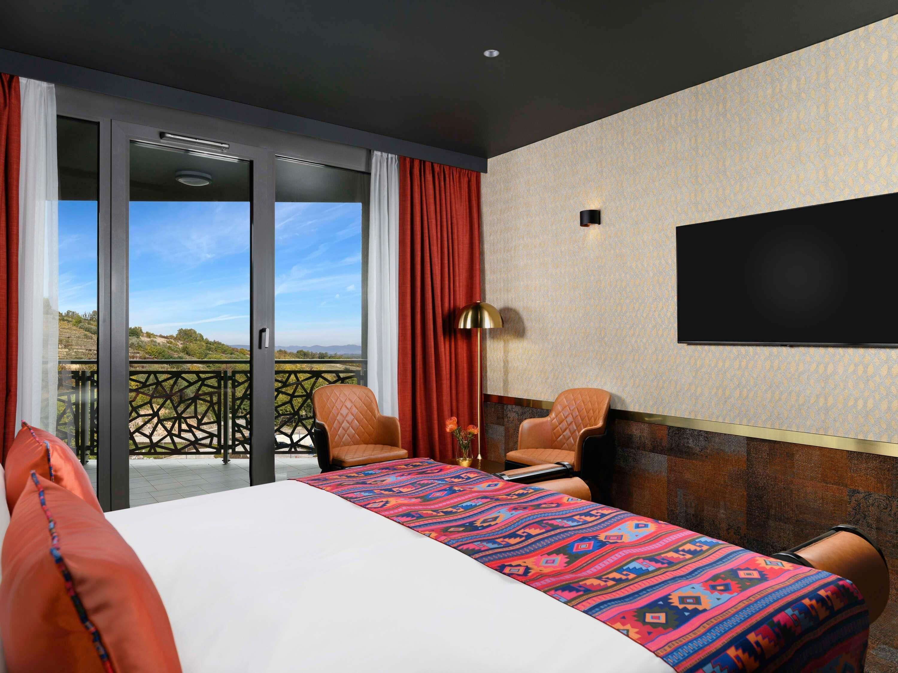 防过敏的被褥、迷你吧、客房内保险箱、办公桌