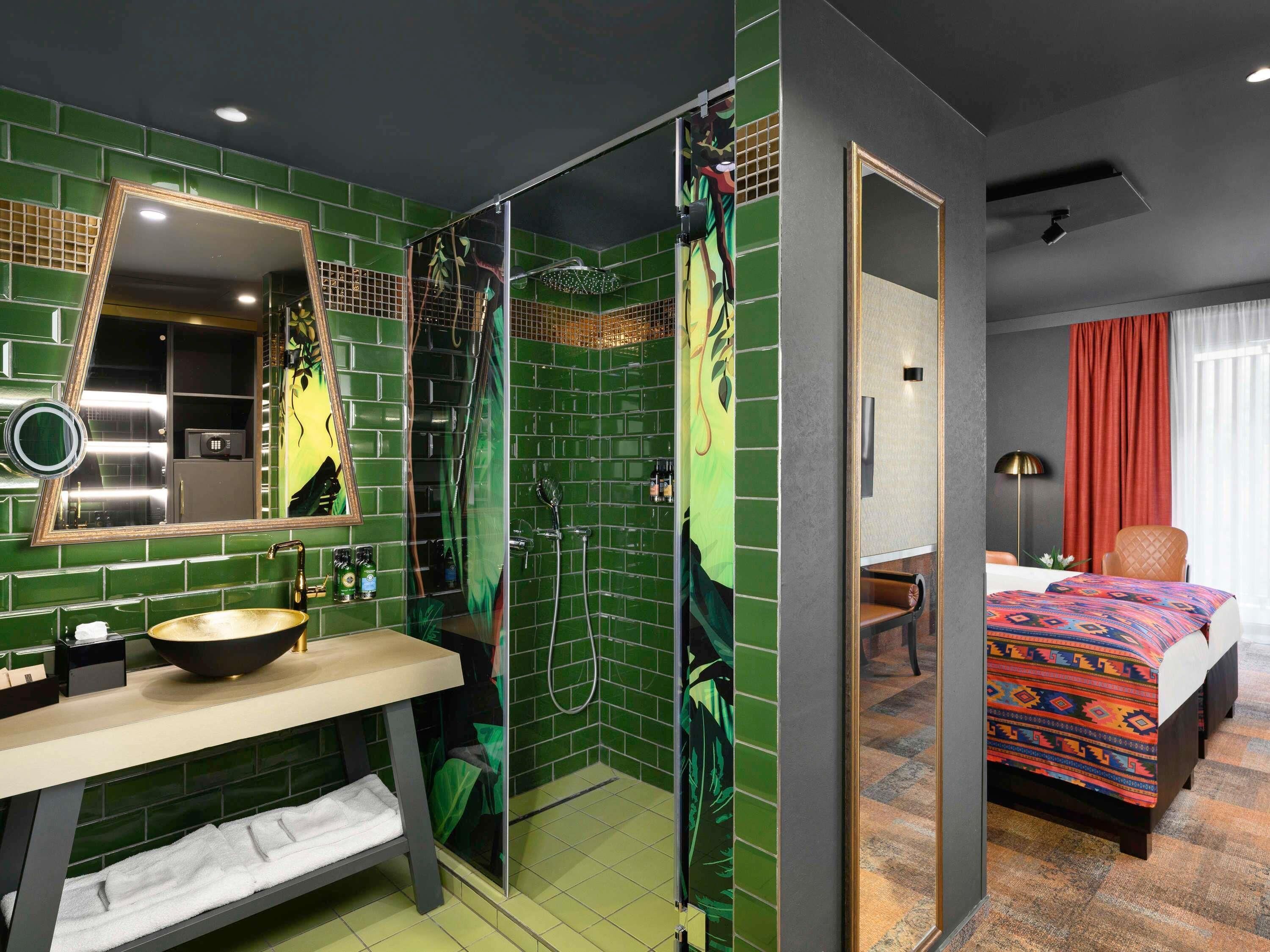 Hypo-allergenic bedding, minibar, in-room safe, desk