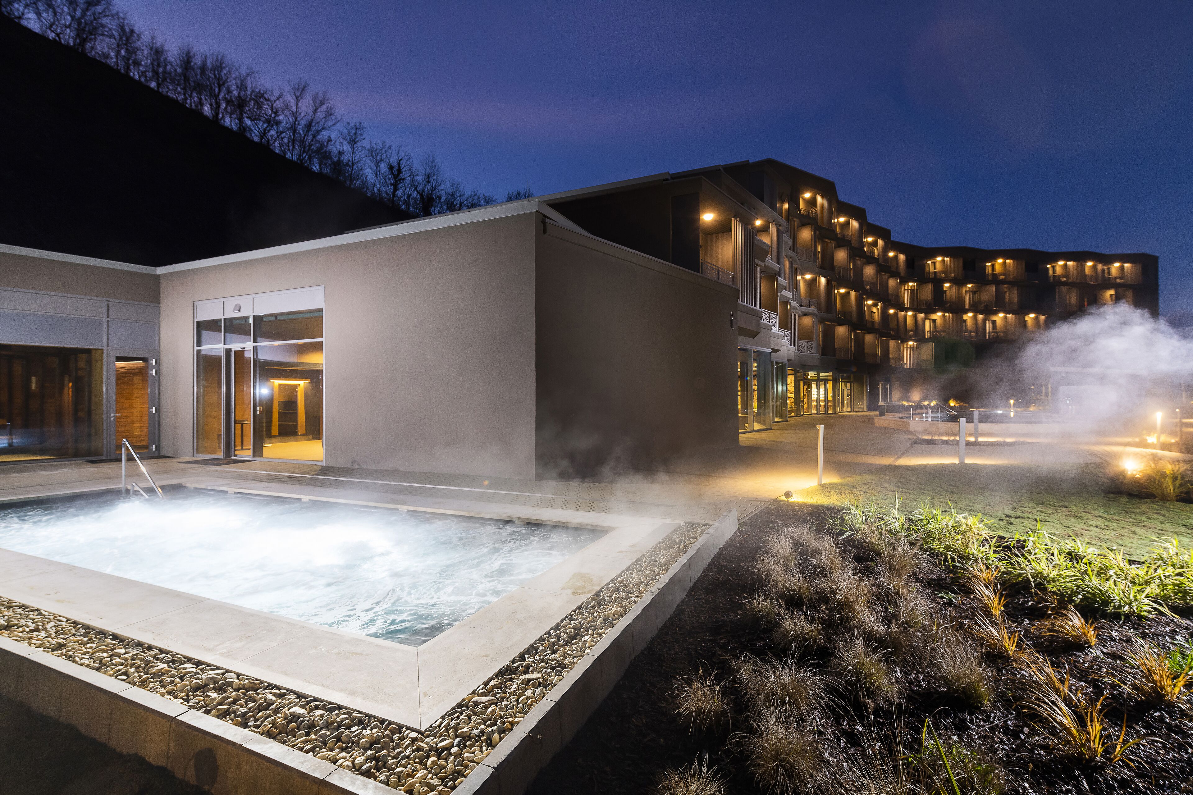 Couples treatment rooms, sauna, hot tub, steam room, body treatments