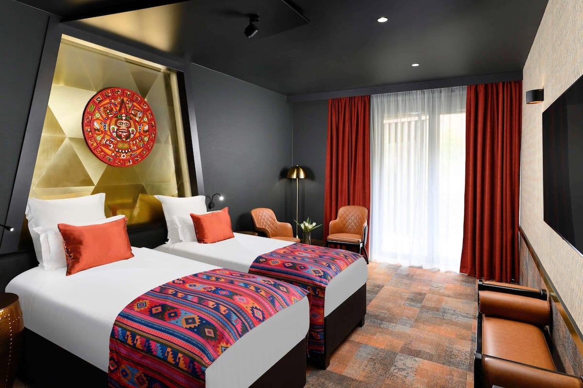 Superior Room, 2 Single Beds, Convertable to King-size Bed, Quarry View | 1 bedroom, hypo-allergenic bedding, minibar, in-room safe