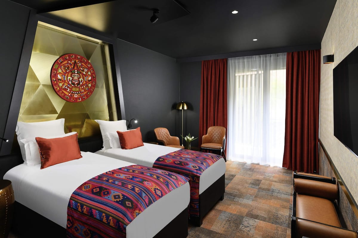 Superior Room, 2 Single Beds, Convertable to King-size Bed, Quarry View | Hypo-allergenic bedding, minibar, in-room safe, desk