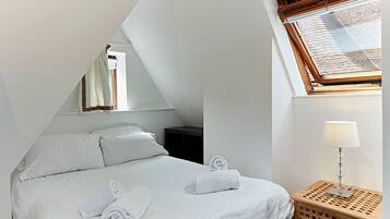 5 bedrooms, iron/ironing board, free WiFi, bed sheets