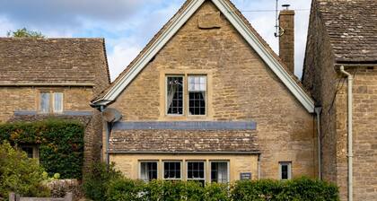 Delightful 4 bedroom Cotswold character cottage - Pass the Keys
