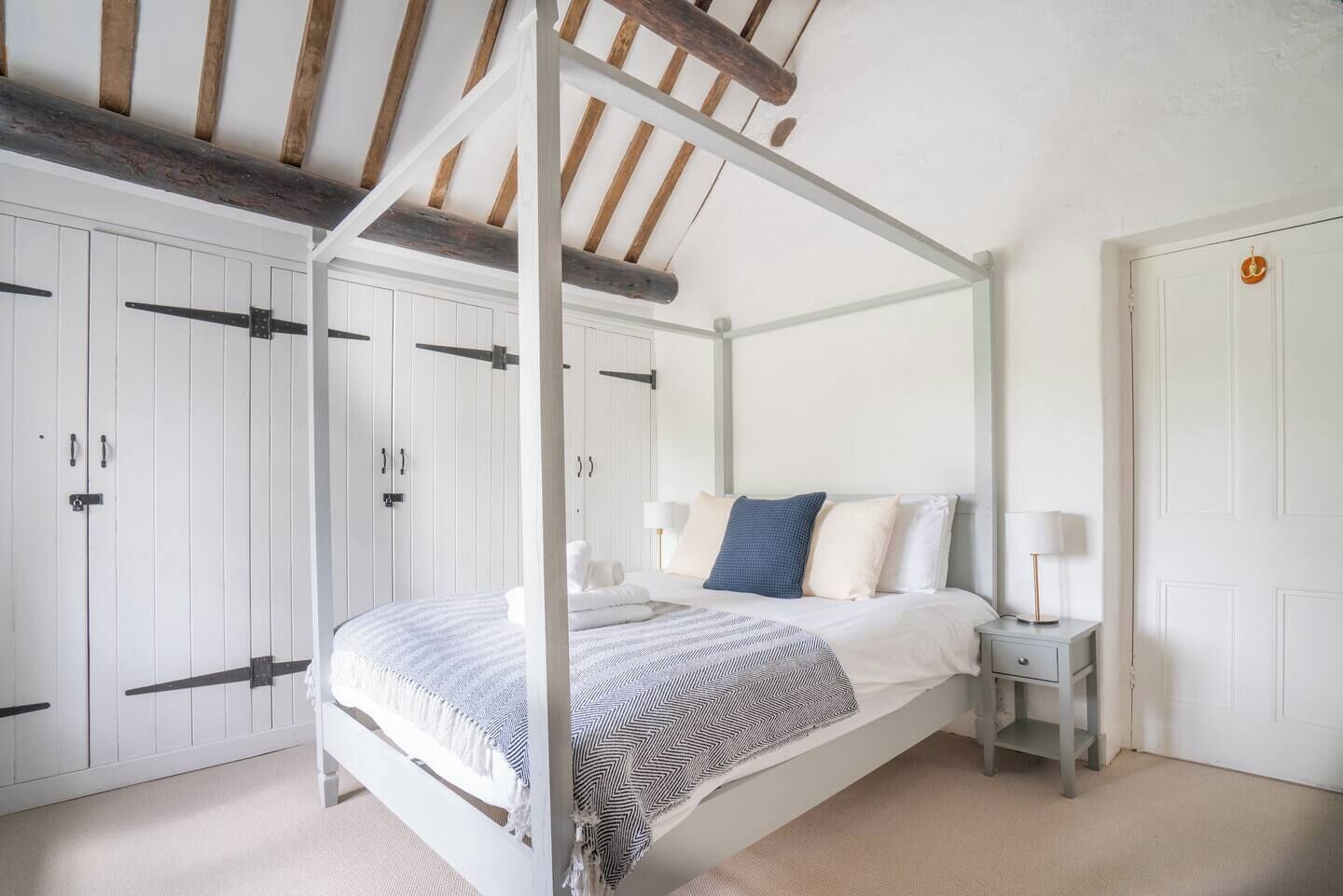 4 habitaciones, tabla de planchar con plancha y wifi gratis 