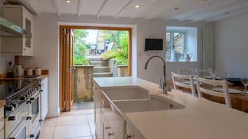 Refrigerador, microondas, lavavajillas y tostadora