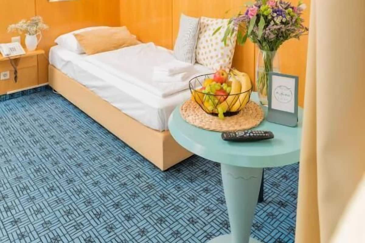 In-room safe, iron/ironing board, free WiFi