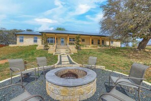 Property grounds - Starlight Meadows Hot-tub 3mi to Downtown (Fredericksburg)