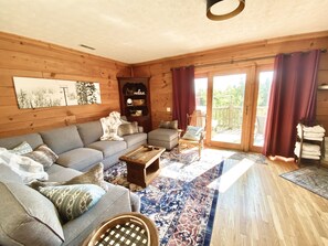 Smart TV, fireplace, video games, books