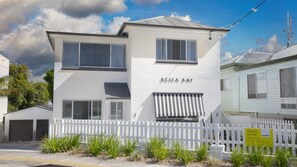 Exterior - Bella BAY Four Bedroom Home - Prime Location - Holiday Yamba (Yamba)