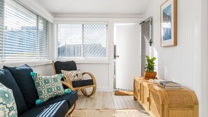 TV - Bella Bay 2 Upstairs Unit | Prime Location (Yamba)