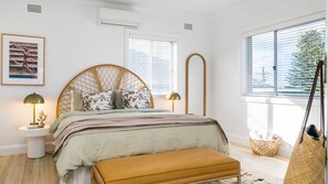 2 bedrooms, iron/ironing board, internet - Bella BAY 2 Upstairs - Prime Location - Holiday Yamba (Yamba)