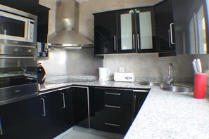 Refrigerador, microondas, horno, lavavajillas