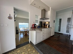 Kühlschrank, Mikrowelle, Geschirrspüler