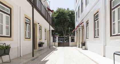 Bright and comfortable duplex apartment in a quiet and typical Lisbon neighborhood.