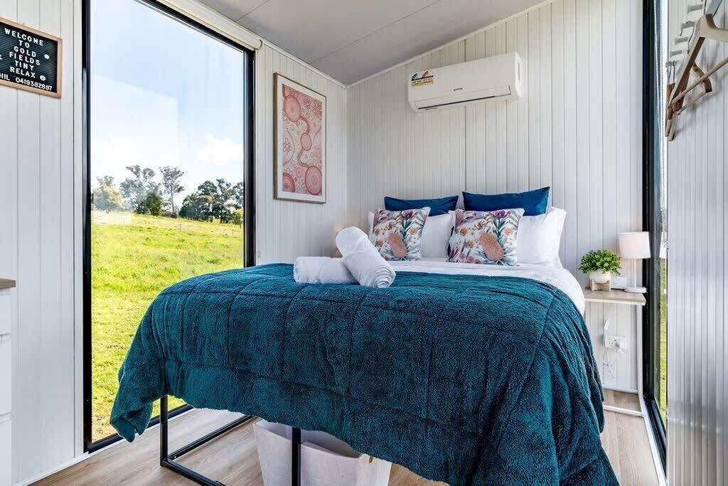 1 bedroom, bed sheets