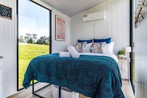 1 bedroom, bed sheets - Gold Fields by Tiny Away (Ross Creek)