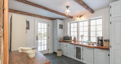 A Quintessential New England Historical Guesthouse