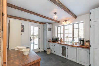 A Quintessential New England Historical Guesthouse