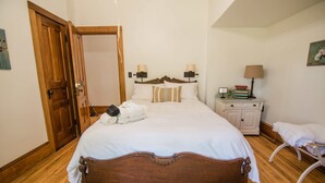1 slaapkamer, een strijkplank/strijkijzer, wifi, beddengoed