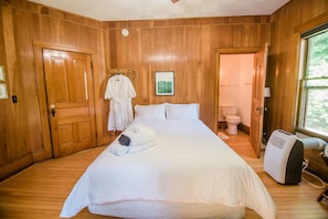 1 dormitorio, tabla de planchar con plancha, wifi y ropa de cama