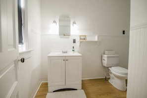 Badewanne, Haartrockner, Shampoo